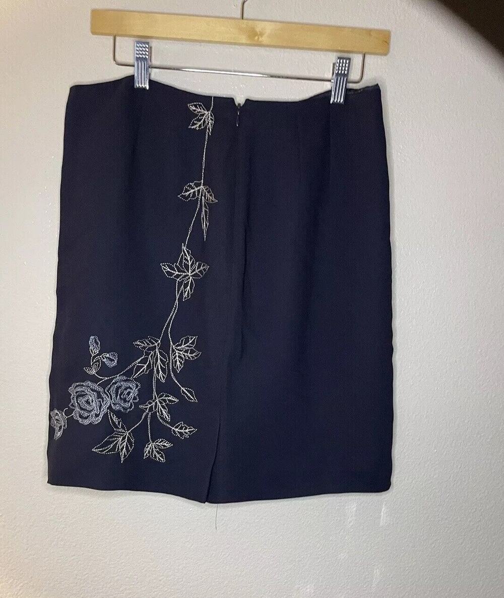Petite Sophisticate Blue Pencil Skirt Size 12 Vintage Embroidered Flowers Work